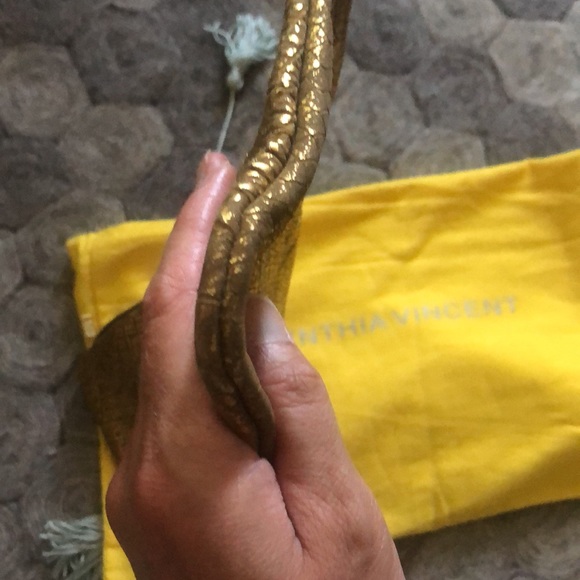 Cynthia Vincent leather embossed gold clutch NWOT comes w yellow dust cover. - Picture 5 of 12